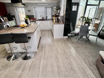 Kitchen/Dining Room (rear)